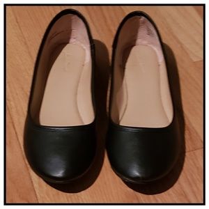 Universal Thread black flats, size 8.5